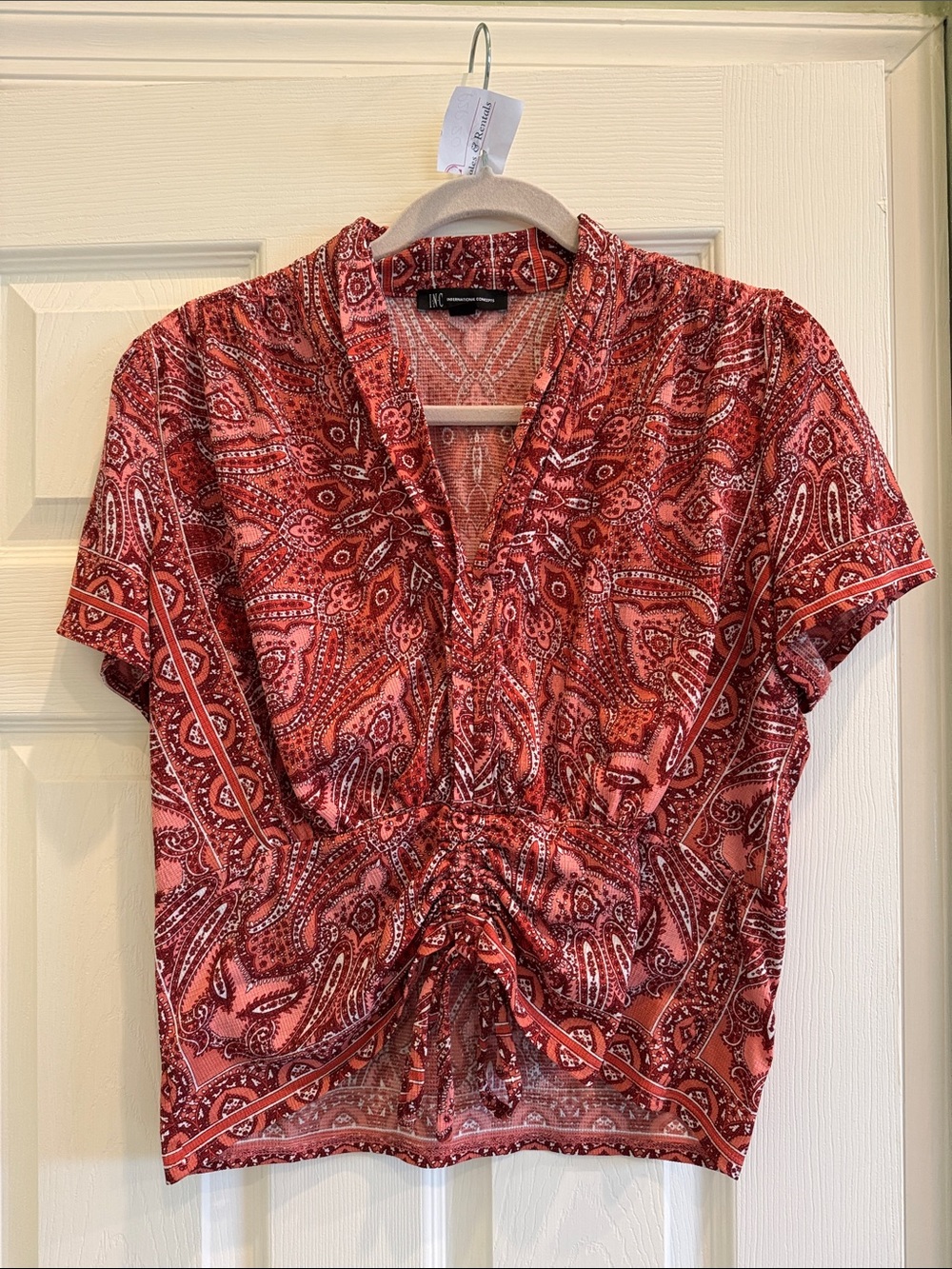 INC red paisley ruched front short sleeve top